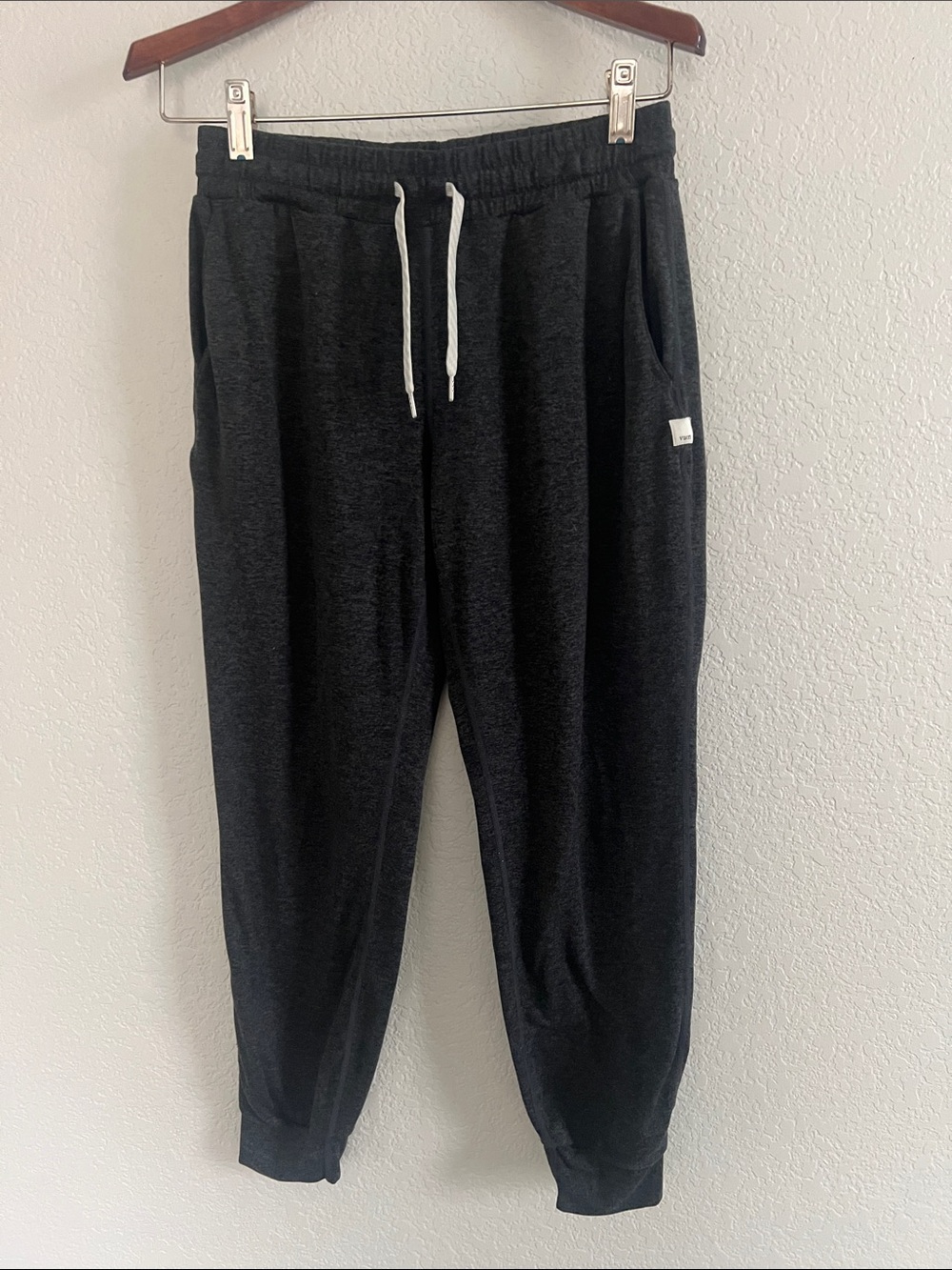 Vuori The Rise, The Shine Performance Joggers In Charcoal Heather.Size XS - Picture 3 of 8